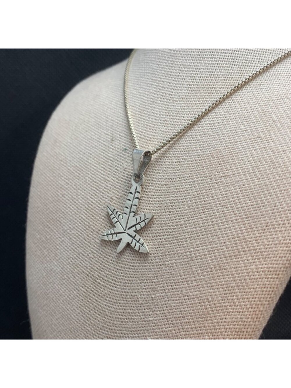 Vintage Hemp Leaf Pendant 925 Sterling Silver 18" Box Chain Spring Ring Clasp - Picture 2 of 14